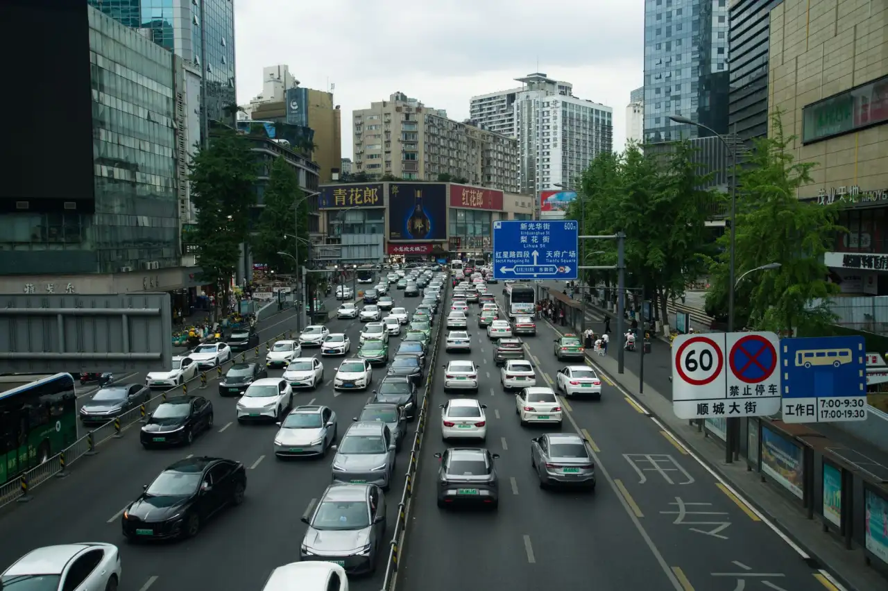 2025年仓储出入库管理技术趋势：从条码到RFID的演进路径